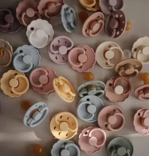 Discover our range of safe and soothing dummies and pacifiers, made from BPA-free materials. Perfect for calming babies, these pacifiers provide comfort and relief for newborns and toddlers.