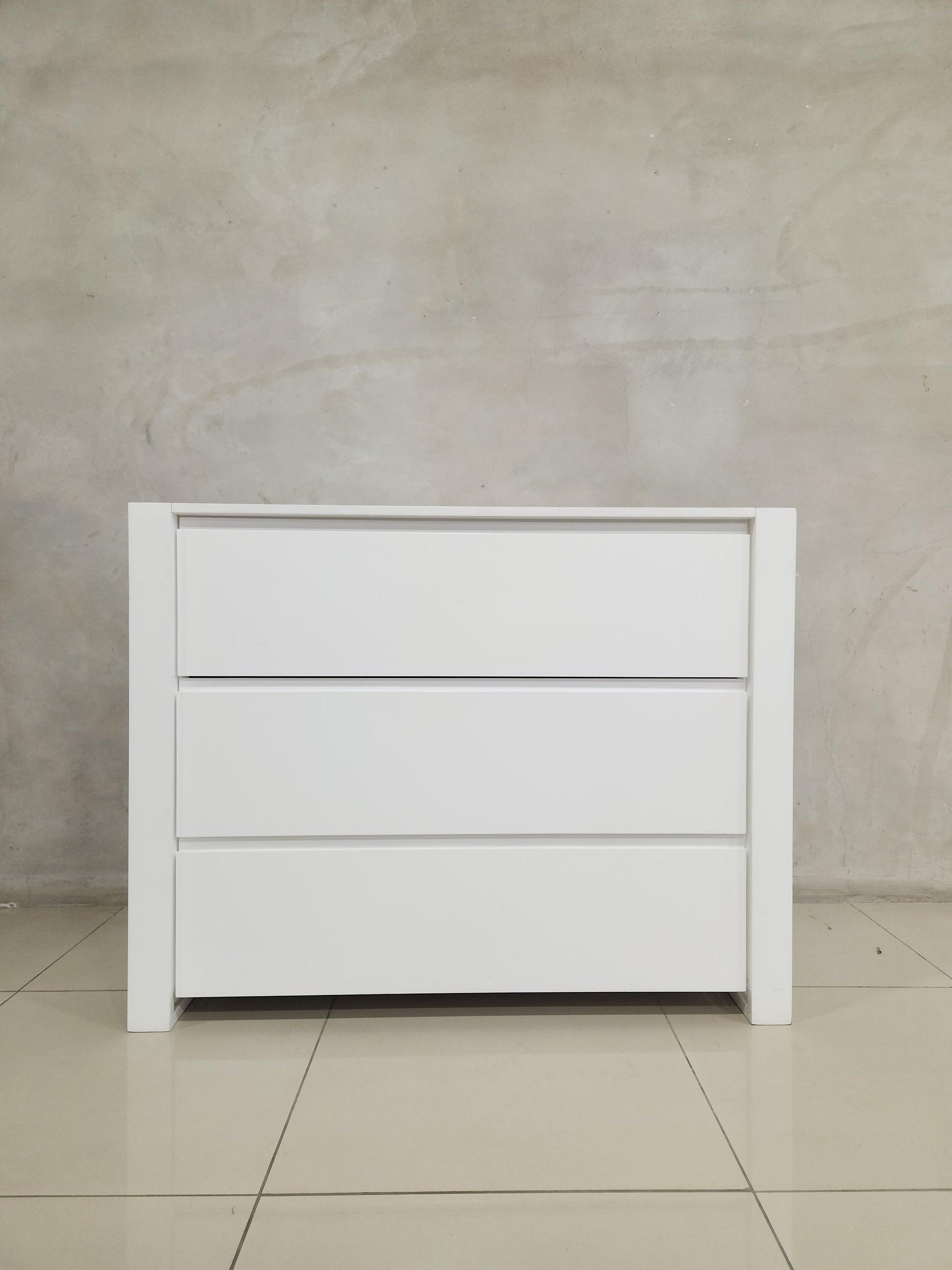 Modern Square Frame Compactum featuring an all-white finish and ample storage, ideal for nurseries.