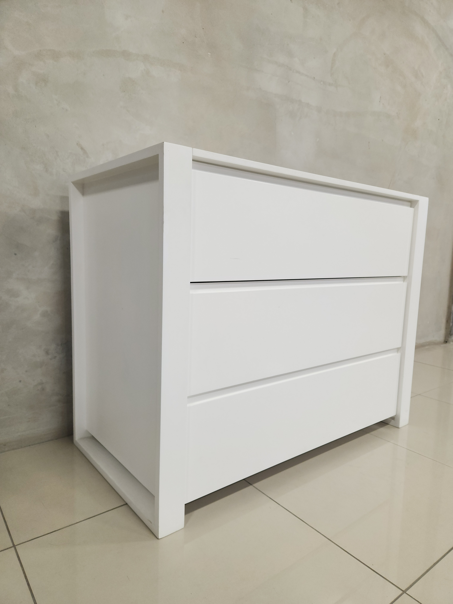 All-white Square Frame Compactum, perfect for modern nurseries with ample storage space