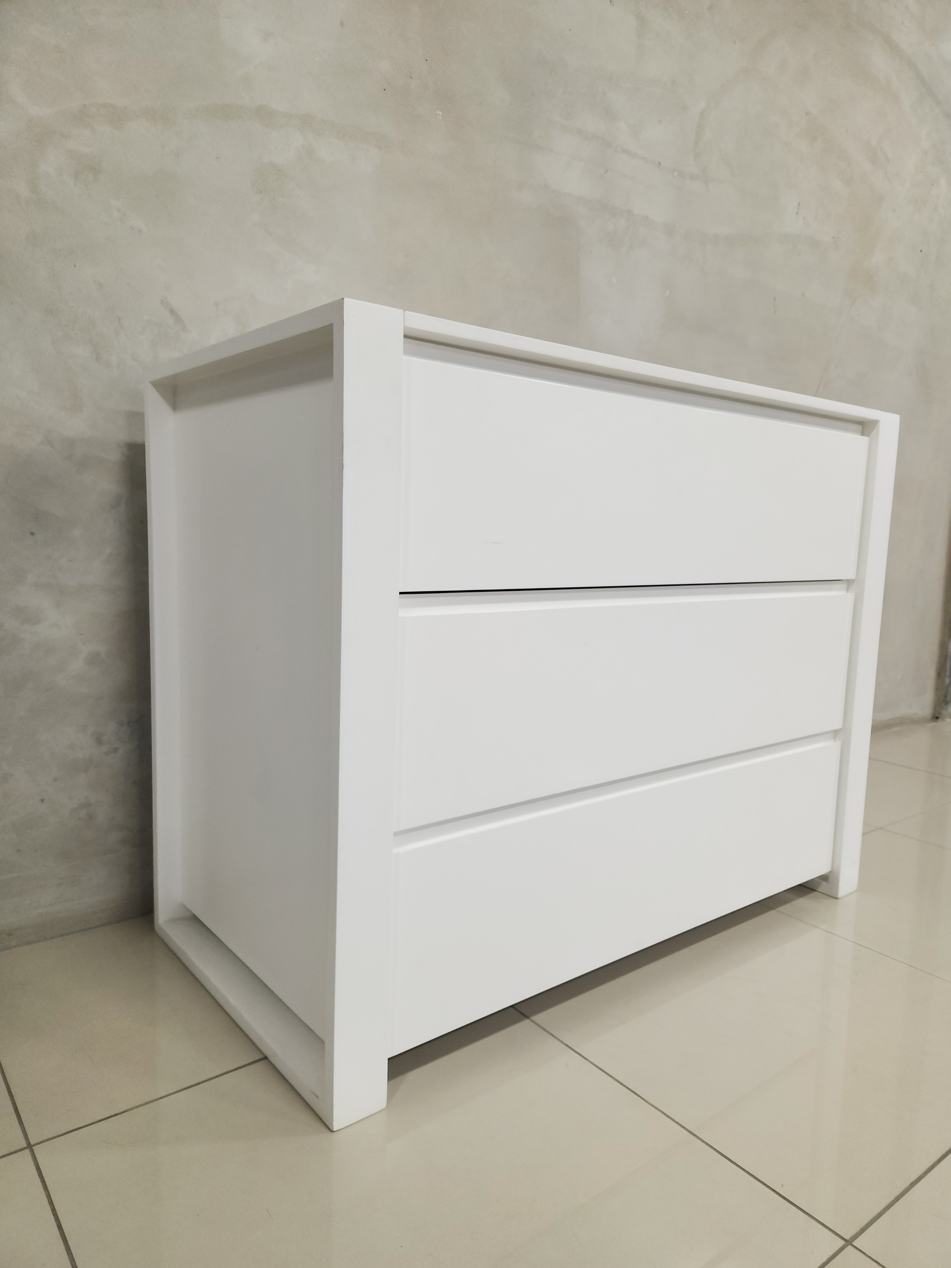 All-white Square Frame Compactum, perfect for modern nurseries with ample storage space