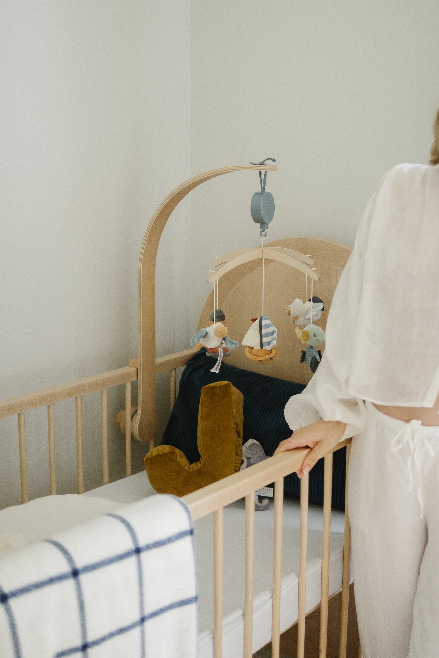 Large Bold Cot with adjustable mattress heights, designed with high-quality beech wood.