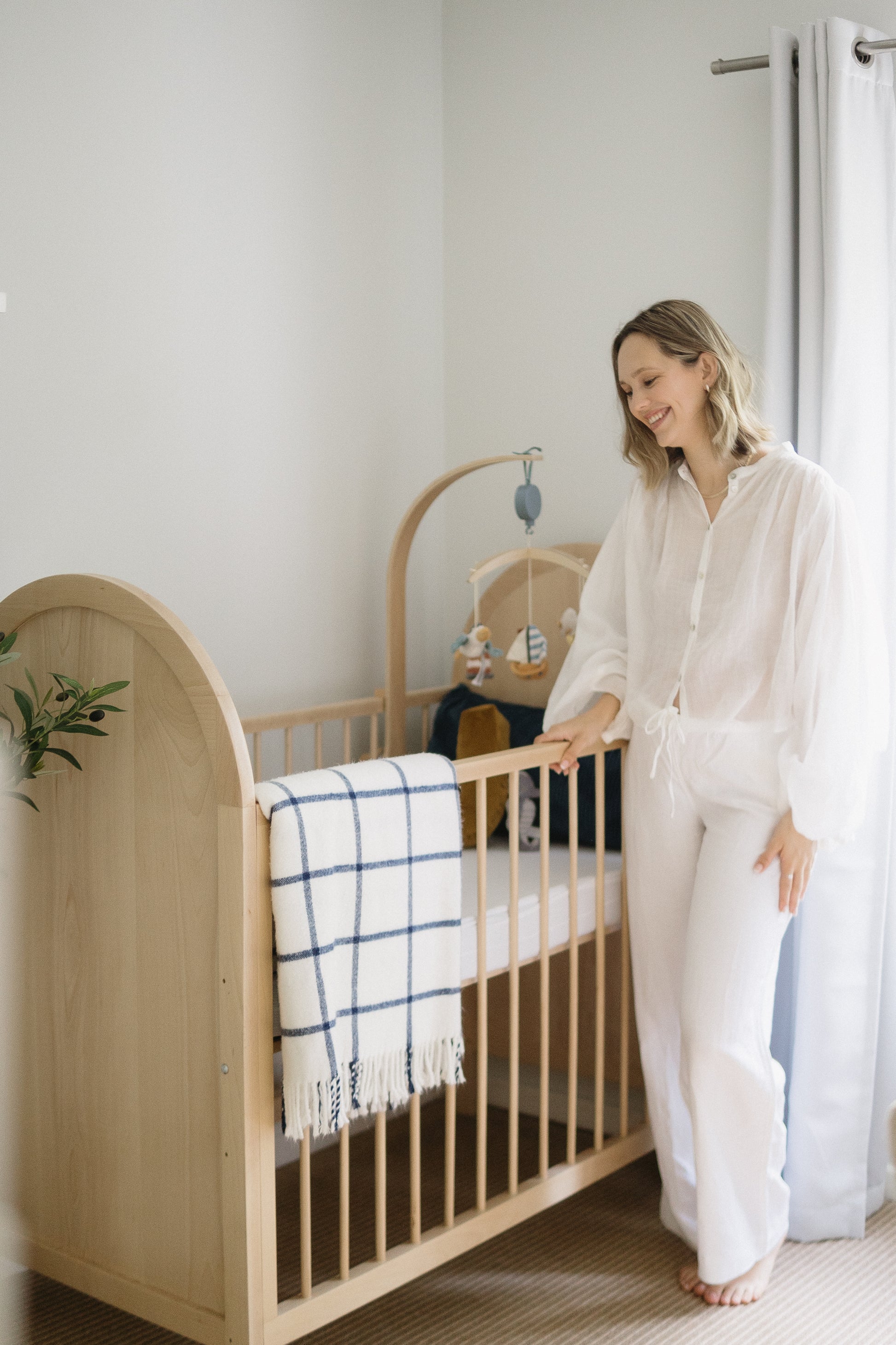 Large Bold Cot with adjustable mattress heights, designed with high-quality beech wood.