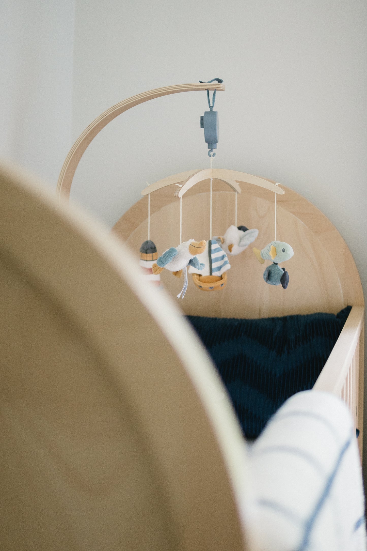 Large Bold Cot with adjustable mattress heights, designed with high-quality beech wood.