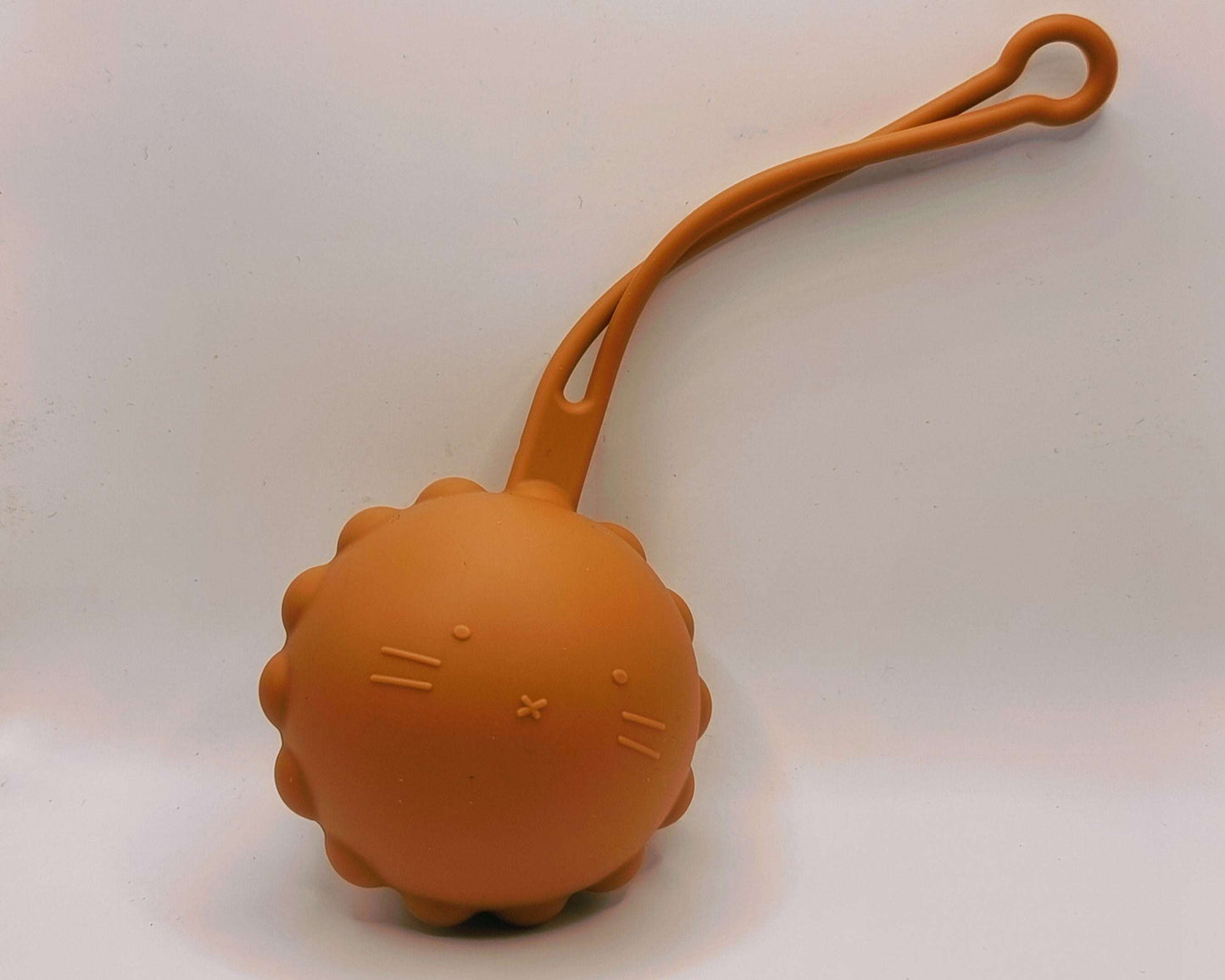 SILICONE DUMMY HOLDER CARAMEL BROWN