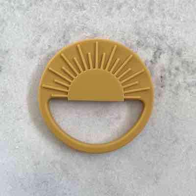 SILICONE SUNSHINE TEETHER Mustard