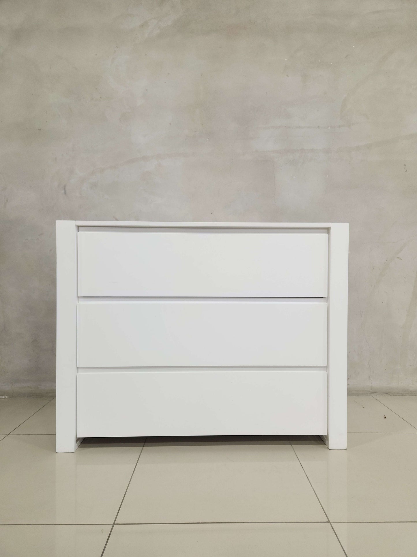Square frame compactum in white Compactum