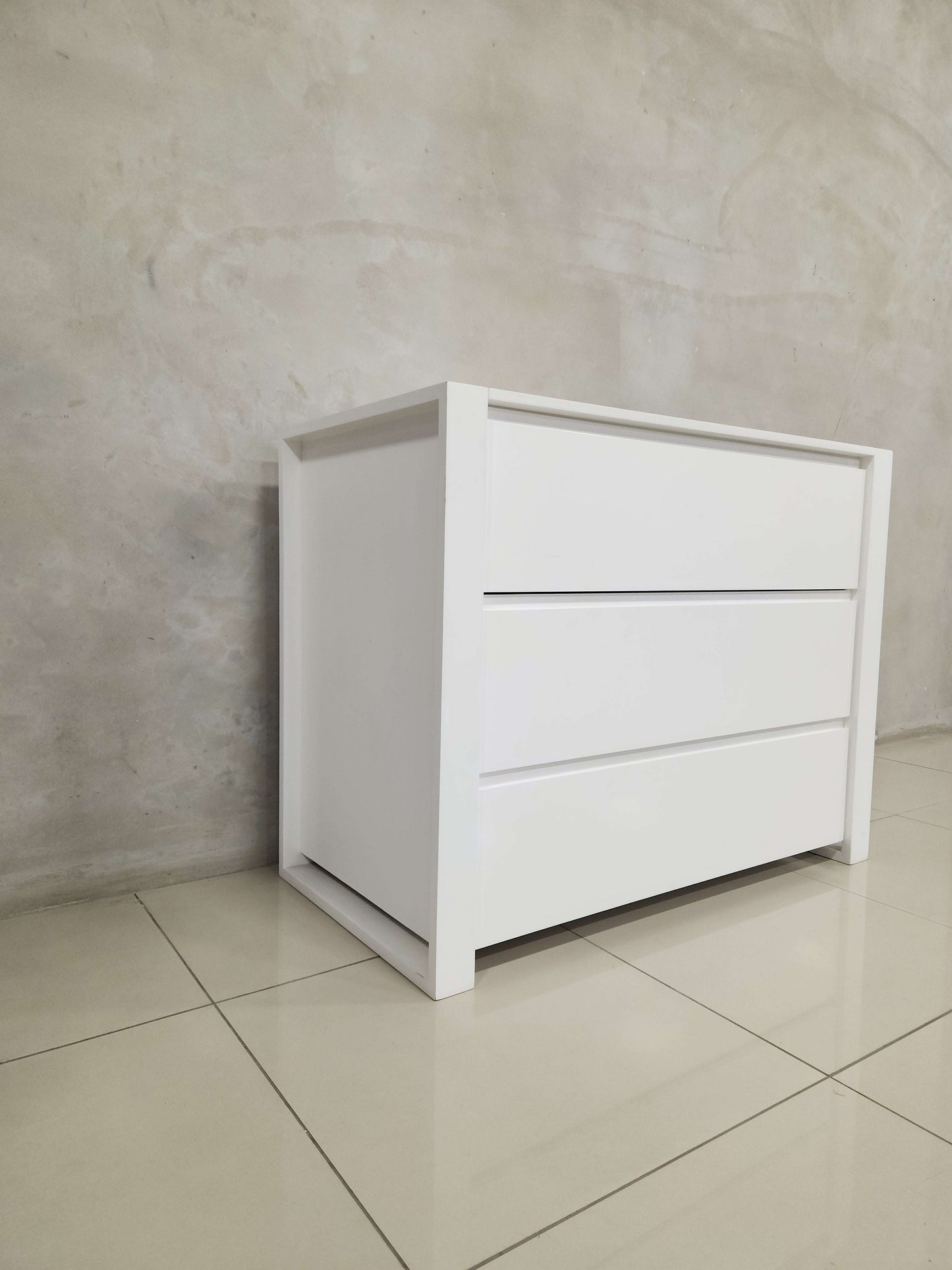Square frame compactum in white Compactum