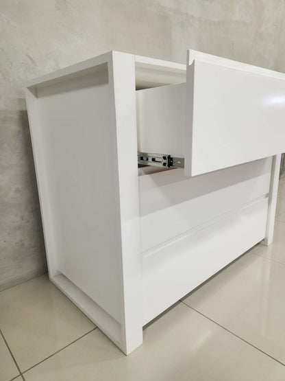 Square frame compactum in white Compactum