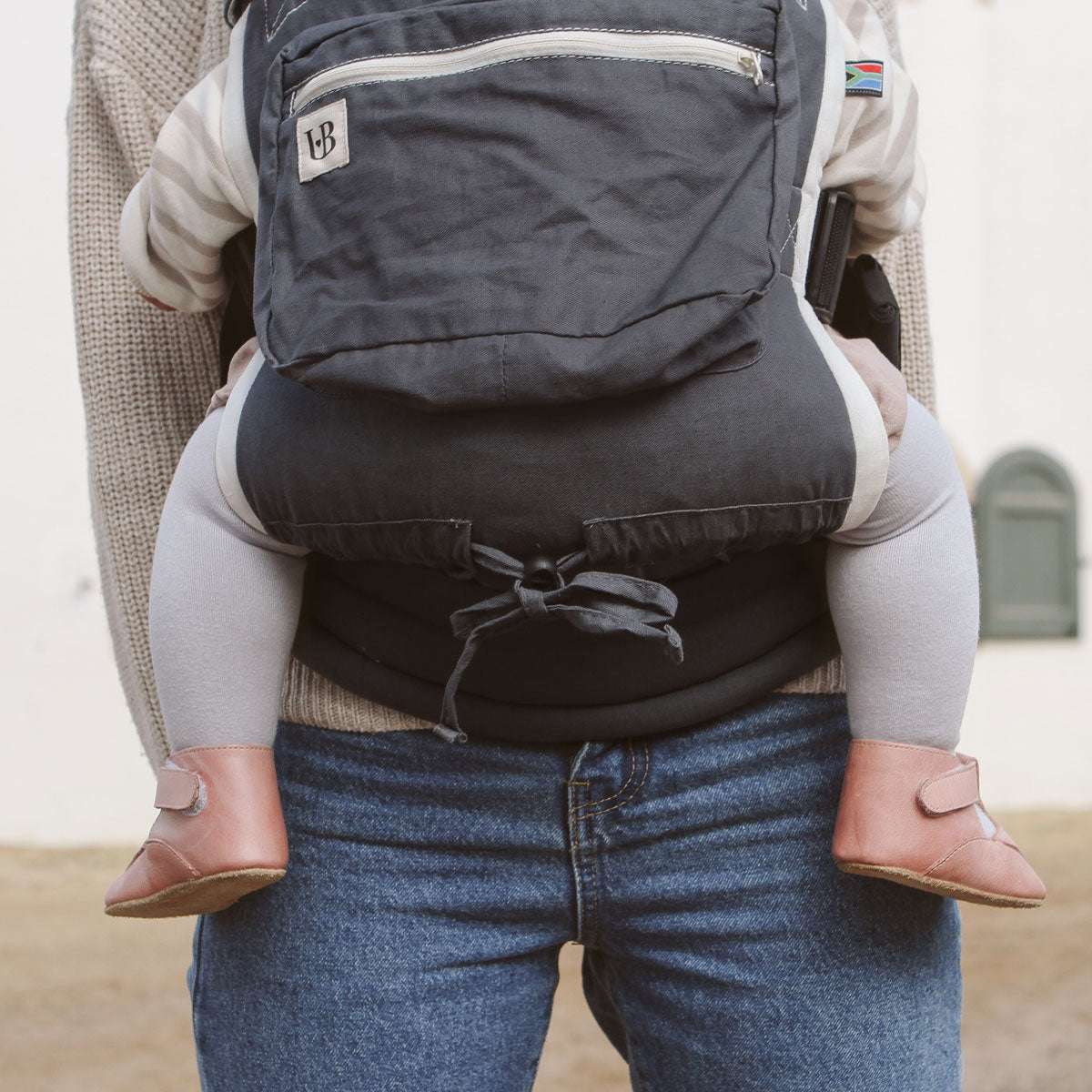 Lightweight baby carrier with breathable fabric, designed for comfort and support.