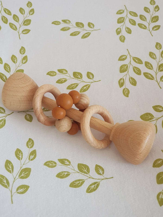 WOOD + SLICONE RATTLE CARAMEL BROWN